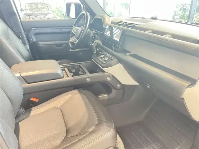 Land Rover Defender — Фото автомобиля 9
