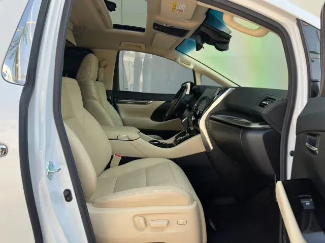Toyota Alphard — Фото автомобиля 13