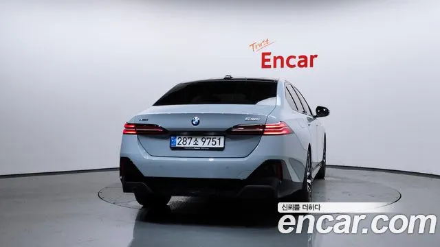 BMW 5-Series 5 серия (G60) 530i xDrive M Sport — Фото автомобиля 4