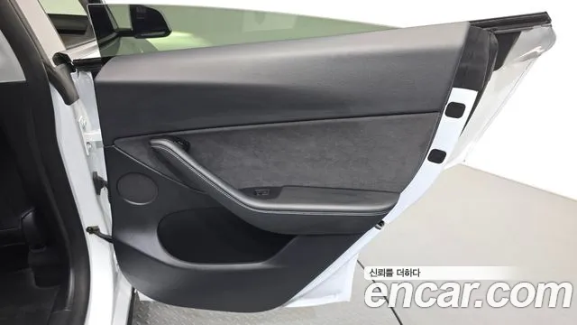 Tesla Model Y — Фото автомобиля 14