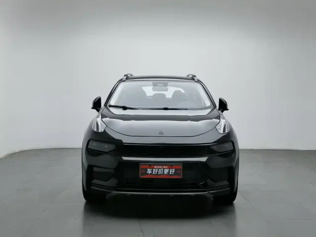 Lynk & Co 01 — Фото автомобиля 3
