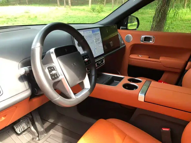 Li Auto L9 — Фото автомобиля 7
