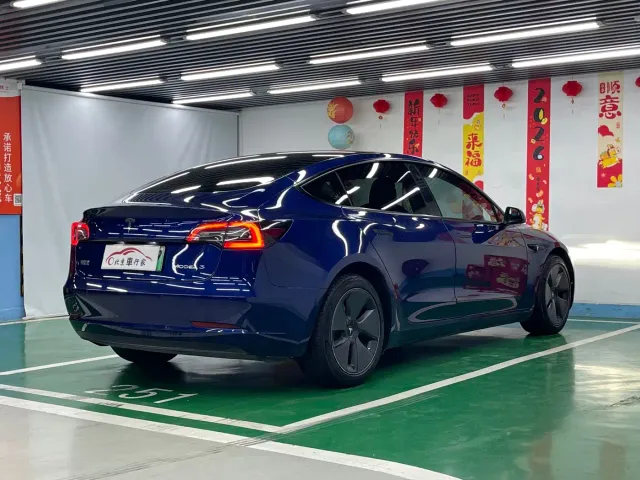 Tesla Model 3 — Фото автомобиля 5