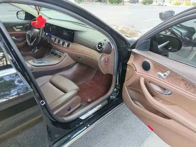 Mercedes-Benz E-Class — Фото автомобиля 13
