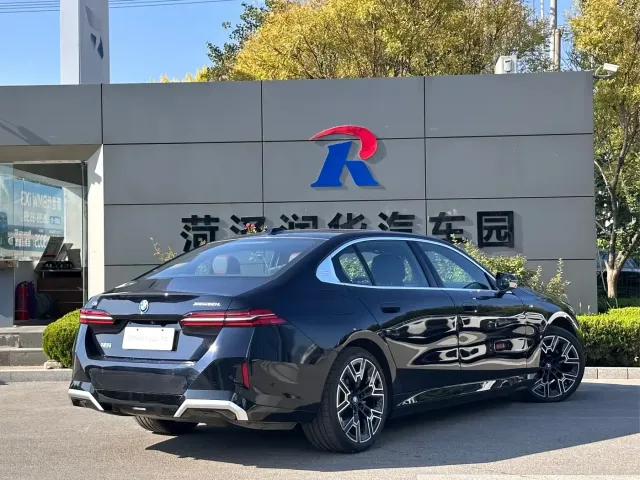 BMW i5 — Фото автомобиля 12