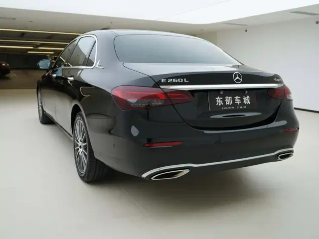 Mercedes-Benz E-Class — Фото автомобиля 4