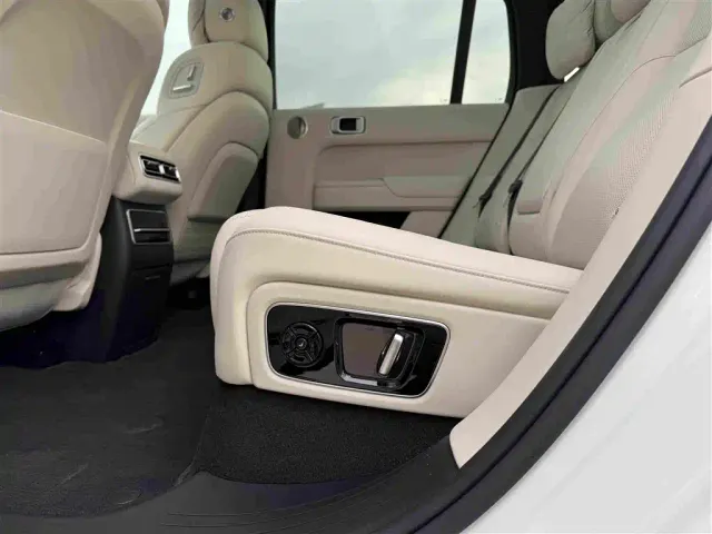 Li Auto L7 — Фото автомобиля 14