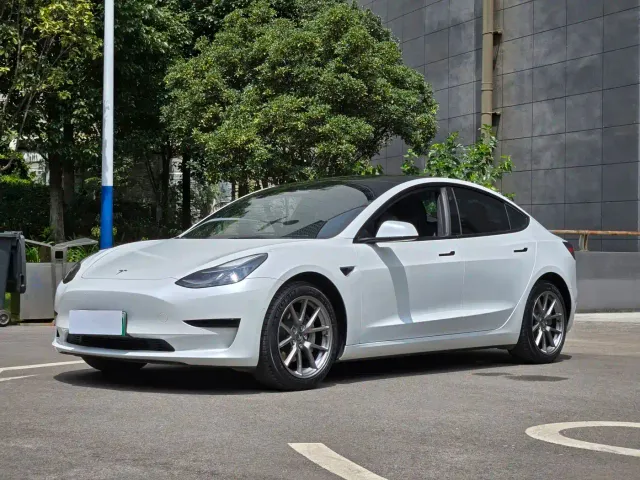 Фотография автомобиля — Tesla Model 3