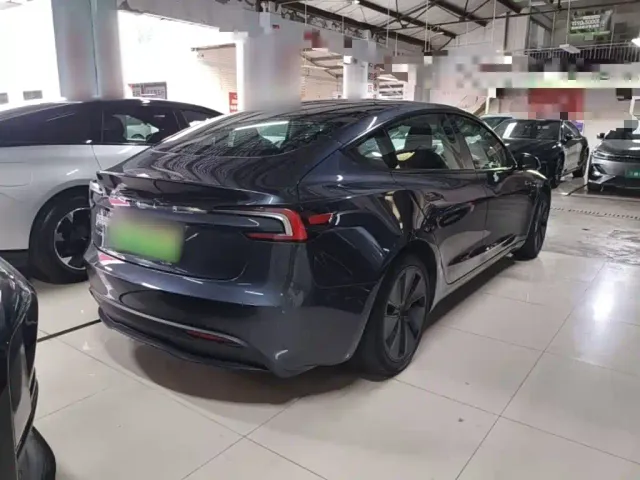 Tesla Model 3 — Фото автомобиля 6
