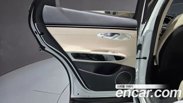 Genesis GV70 2.5T Бензин 2WD — Фото автомобиля 25