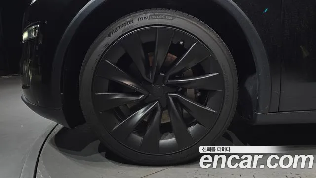 Tesla Model Y — Фото автомобиля 5