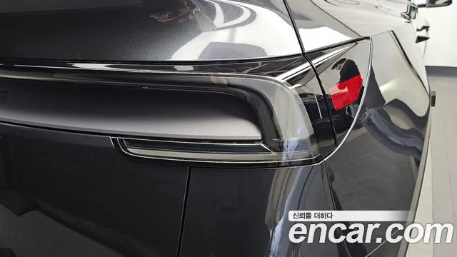 Tesla Model Y — Фото автомобиля 8