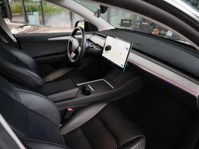 Tesla Model Y — Фото автомобиля 8