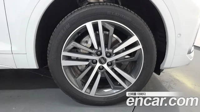 Audi Q5 45 TFSI quattro Premium — Фото автомобиля 16