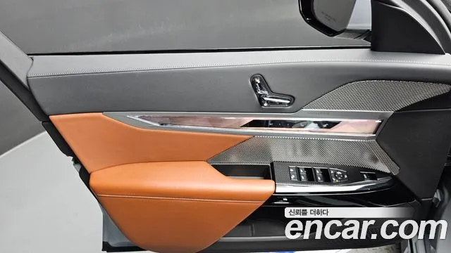 BMW 7 Series G70 — Фото автомобиля 13