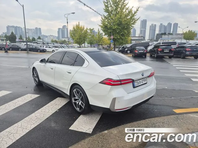 BMW 5 Series — Фото автомобиля 5