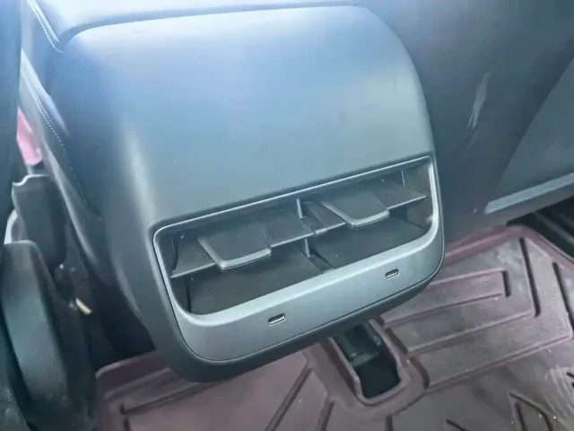 Tesla Model 3 — Фото автомобиля 13
