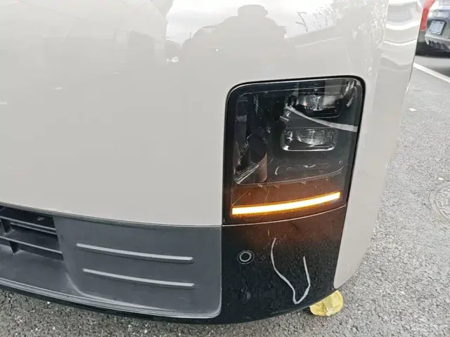 Li Auto MEGA — Фото автомобиля 23
