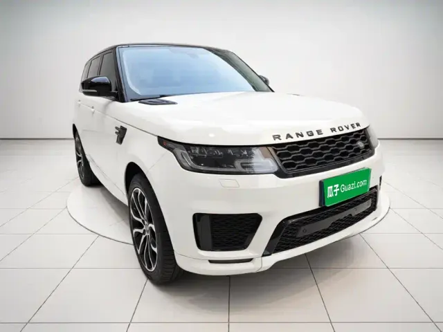 Land Rover Range Rover Sport 2022 3.0 L6 Gloss Black Edition — Фото автомобиля 3