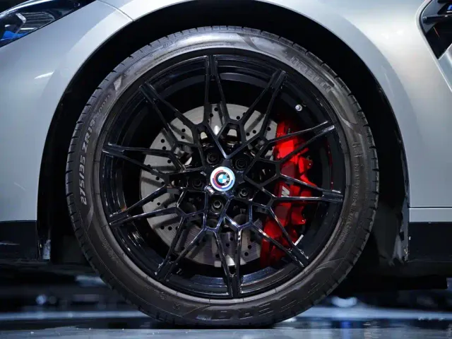 BMW M4 — Фото автомобиля 2