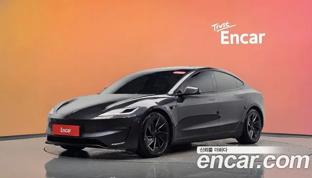 Фотография автомобиля — Tesla Model 3
