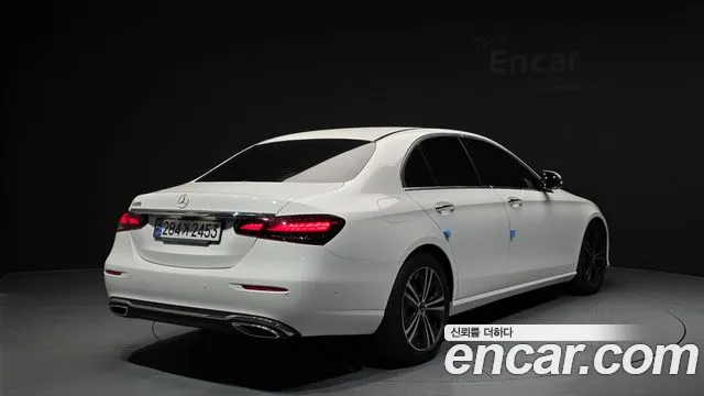 Mercedes-Benz E-Class — Фото автомобиля 2