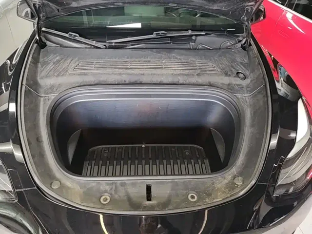 Tesla Model Y — Фото автомобиля 19
