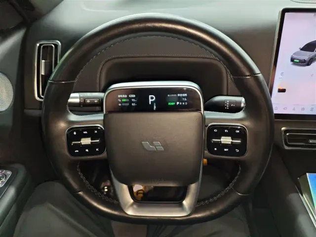 Li Auto L8 — Фото автомобиля 10