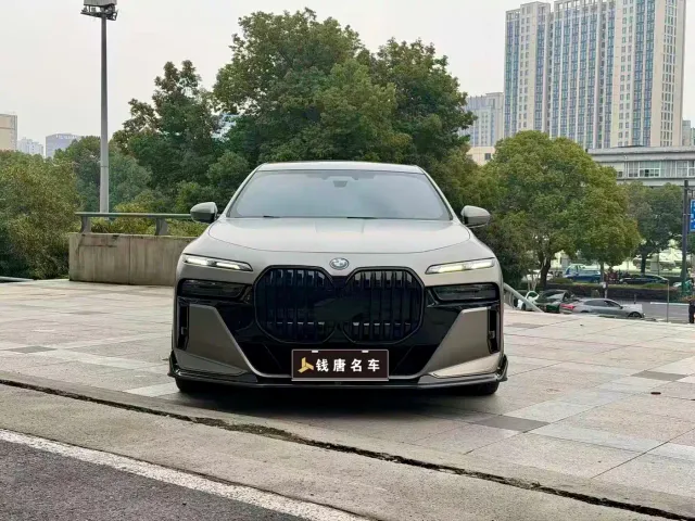 BMW i7 — Фото автомобиля 2