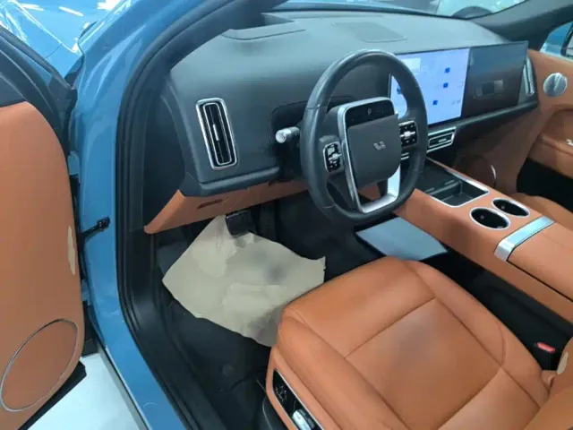 Li Auto L9 — Фото автомобиля 15