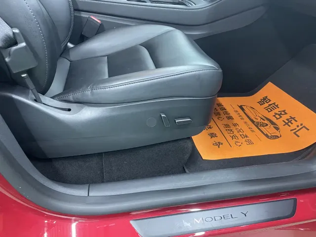 Tesla Model Y — Фото автомобиля 16