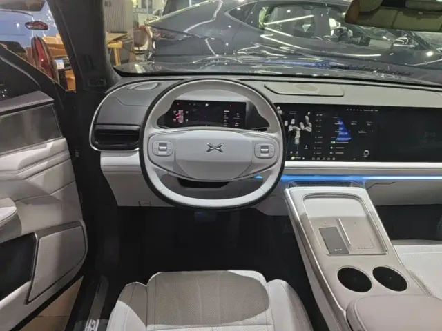 Xpeng G9 — Фото автомобиля 10