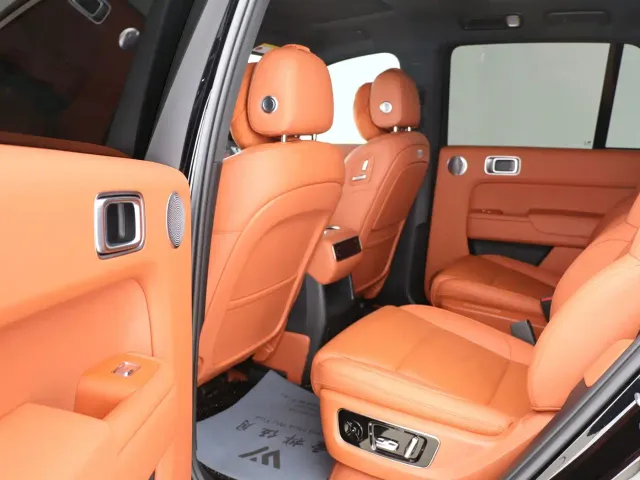 Li Auto L8 — Фото автомобиля 9