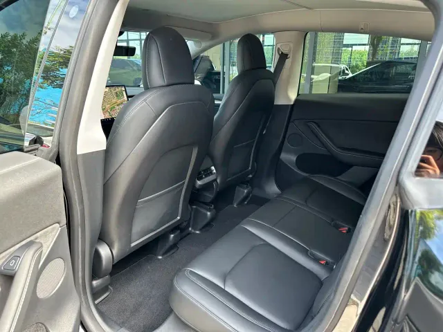 Tesla Model Y — Фото автомобиля 8