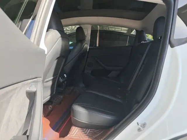 Tesla Model Y — Фото автомобиля 16