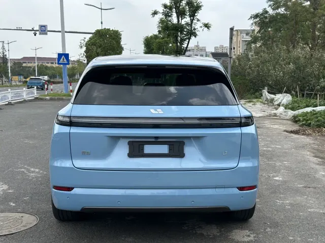 Li Auto L7 — Фото автомобиля 5
