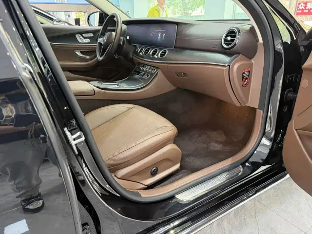 Mercedes-Benz E-Class — Фото автомобиля 6