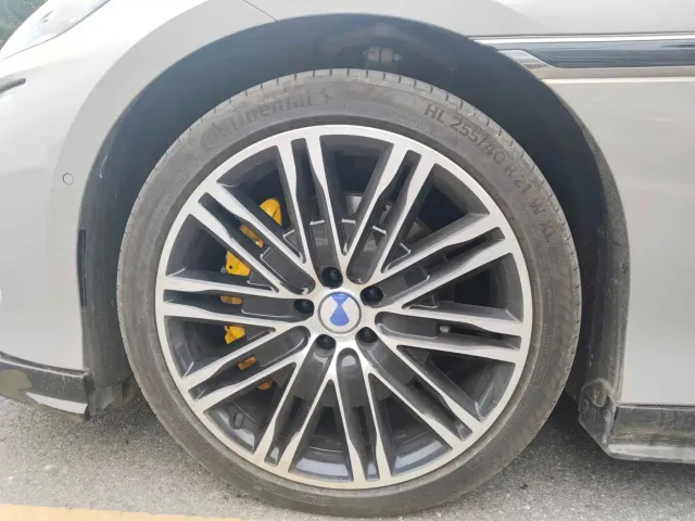 Denza Z9GT — Фото автомобиля 12