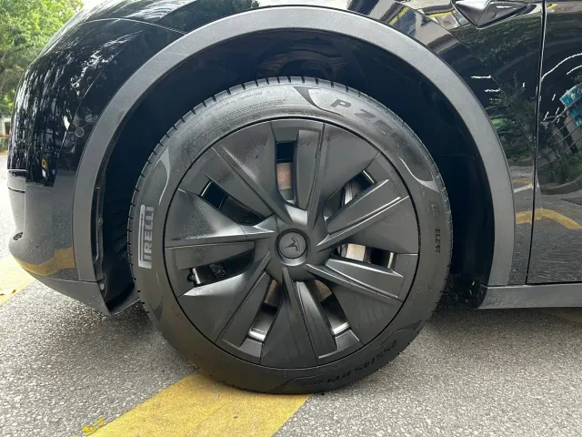 Tesla Model Y — Фото автомобиля 7