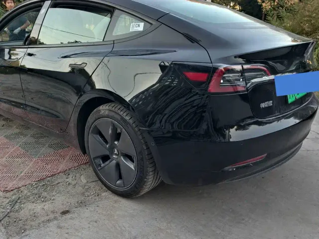 Tesla Model 3 — Фото автомобиля 5