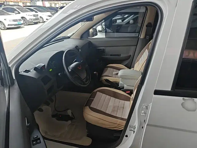 Wuling Hongguang — Фото автомобиля 14