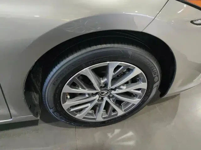 Lexus ES — Фото автомобиля 6