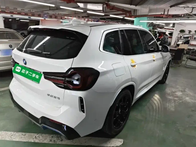 BMW iX3 — Фото автомобиля 6