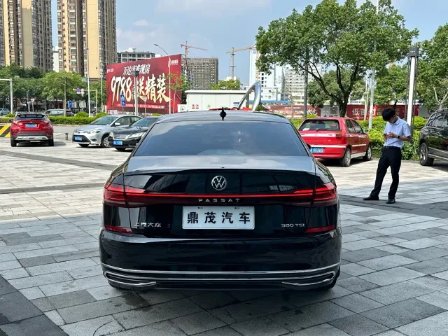 Volkswagen Passat — Фото автомобиля 4