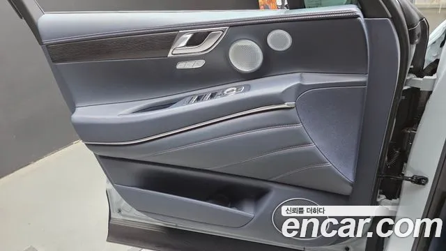 Genesis GV80 — Фото автомобиля 24