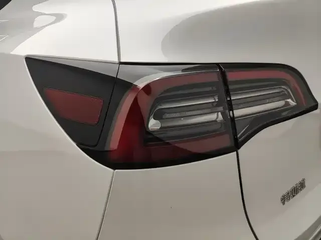 Tesla Model Y — Фото автомобиля 19