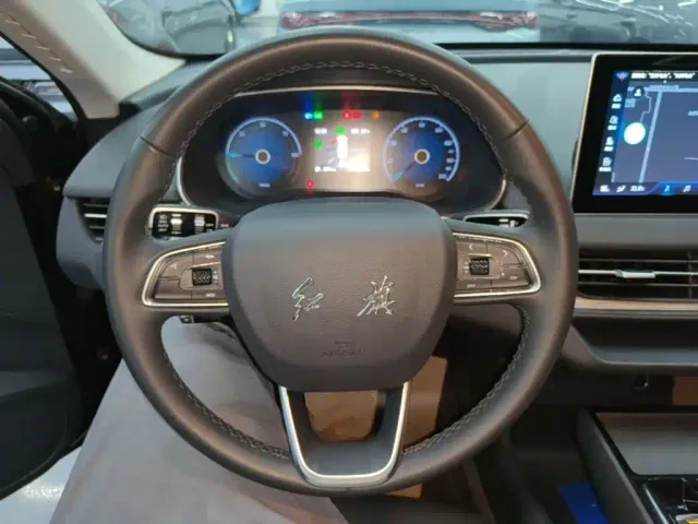 Hongqi E-QM5 — Фото автомобиля 10