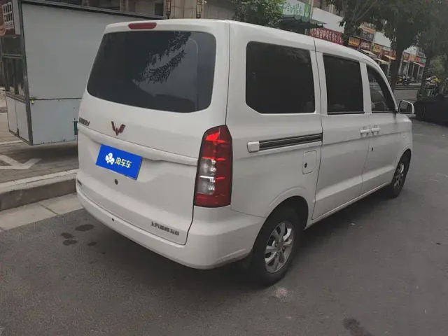 Wuling Hongguang V — Фото автомобиля 3