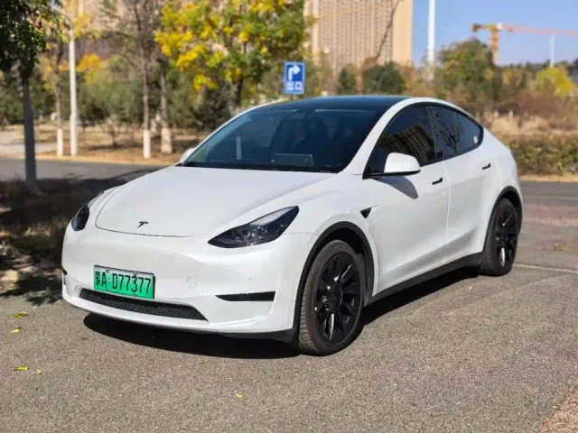 Фотография автомобиля — Tesla Model Y