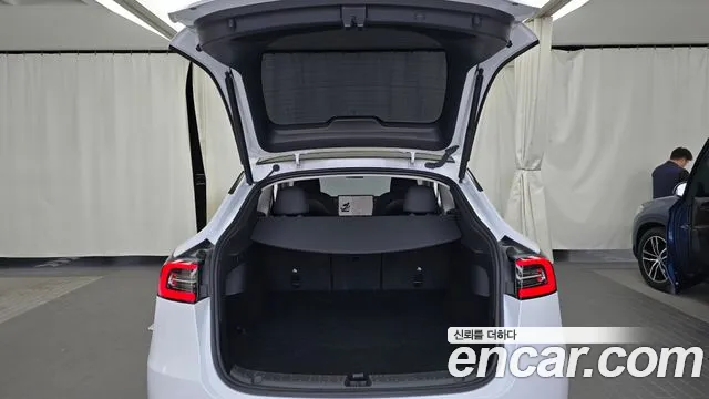 Tesla Model Y — Фото автомобиля 19